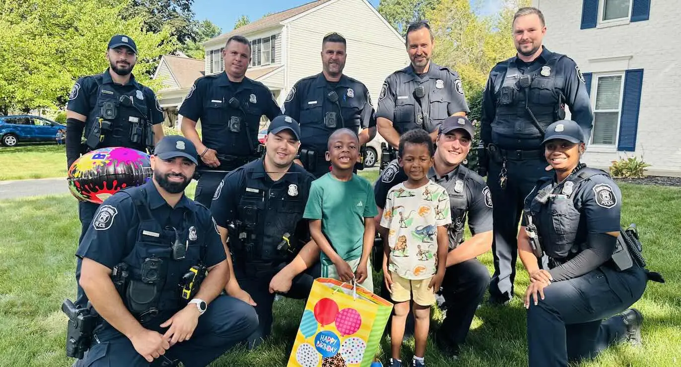 Community Heartbeat: Police Kindness Transforms a Neighborhood